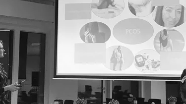 Fertilitetslæge Marie Louise holder foredrag om fertilitet.