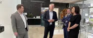 CEO for Aleris Michael Gram Kirkegaard står sammen med Indenrigs- og Sundhedsminister Sophie Løhde.