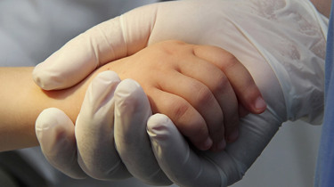 Anæstesiolog på børneoperationsstuen.