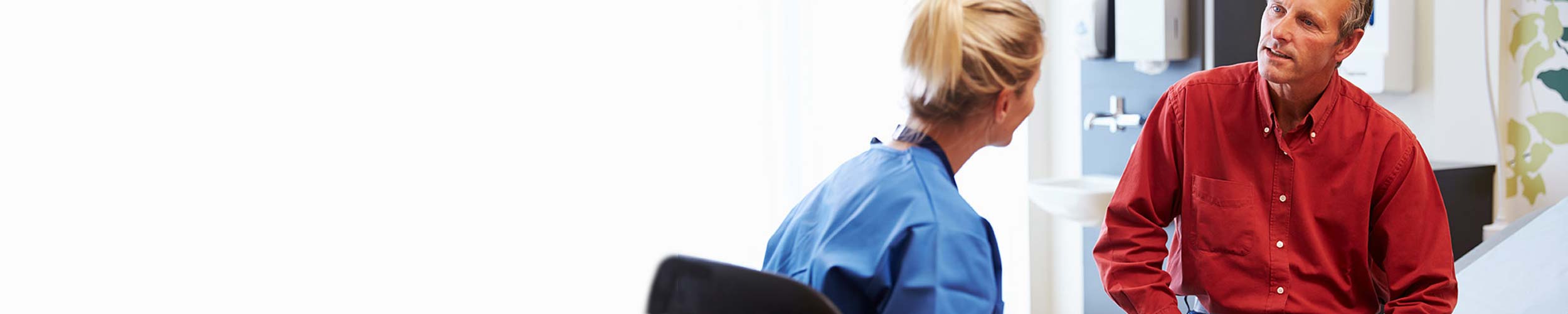 Diætist og patient under konsultation.