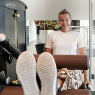 Portræt af Mille, patient hos Aleris Fysioterapi.