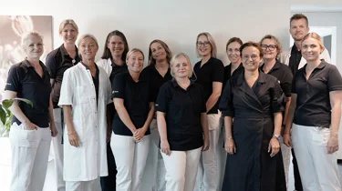 Alle medarbejdere i Aleris Health København linet op.