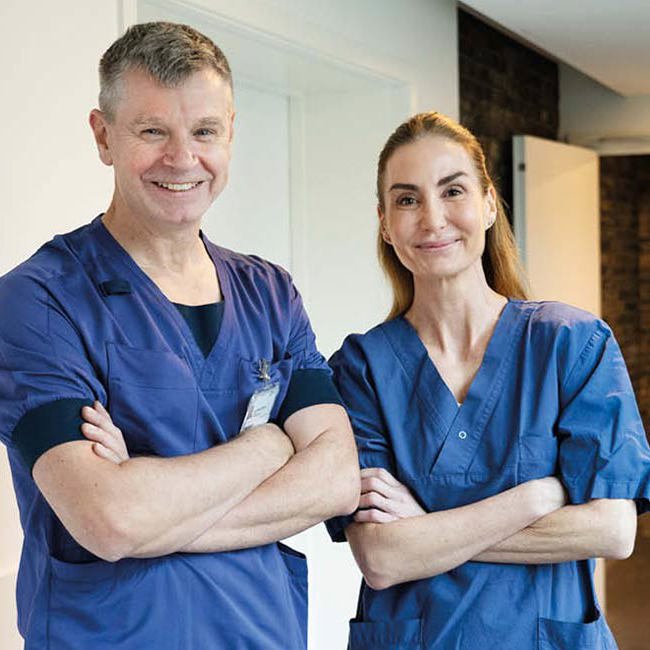 Jan Møller Nielsen og Camilla Asferg, speciallæge i kardiologi med speciale i ablation ved Aleris Hospitaler.