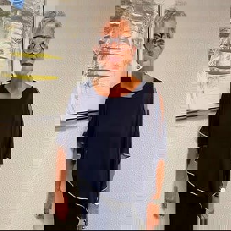 En kvinde ses før og efter et stort vægttab.